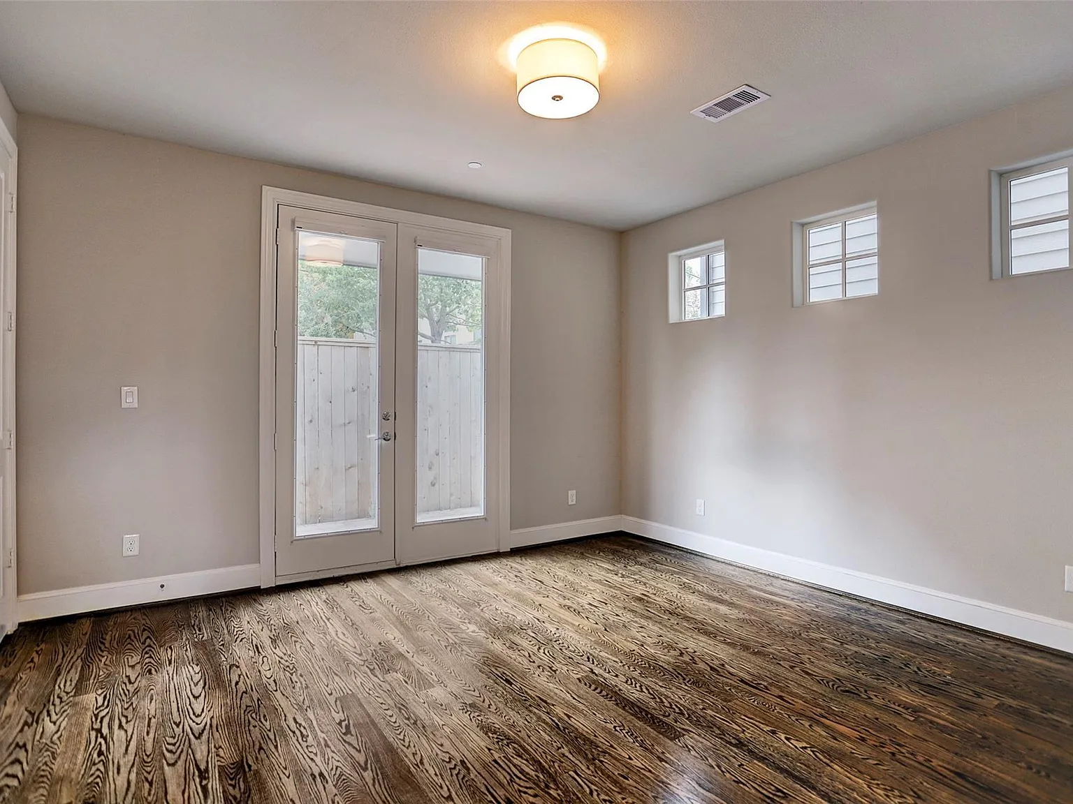 4 bed, 4.5 bath, 3396 sqft, $4,875 — Photo 3