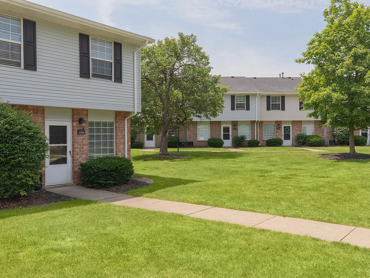 Westchester Townhomes — Photo 4