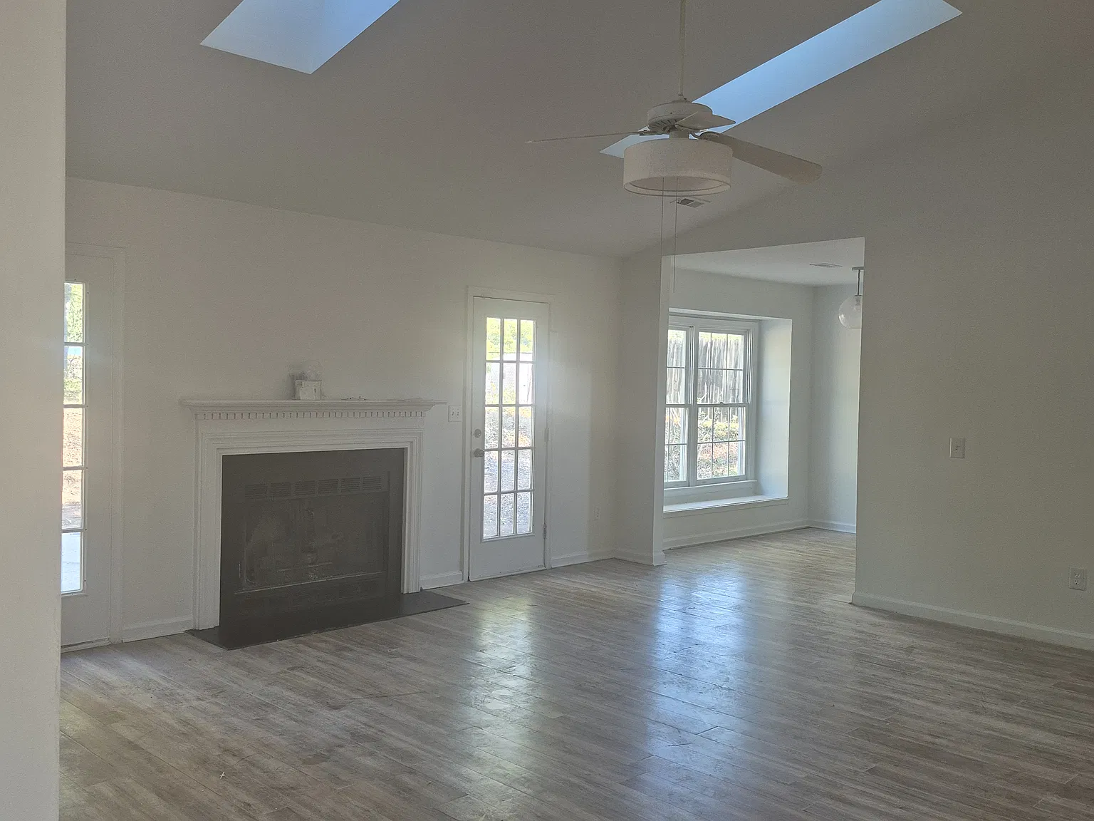 3 bed, 1356 sqft, $1,950 — Photo 2