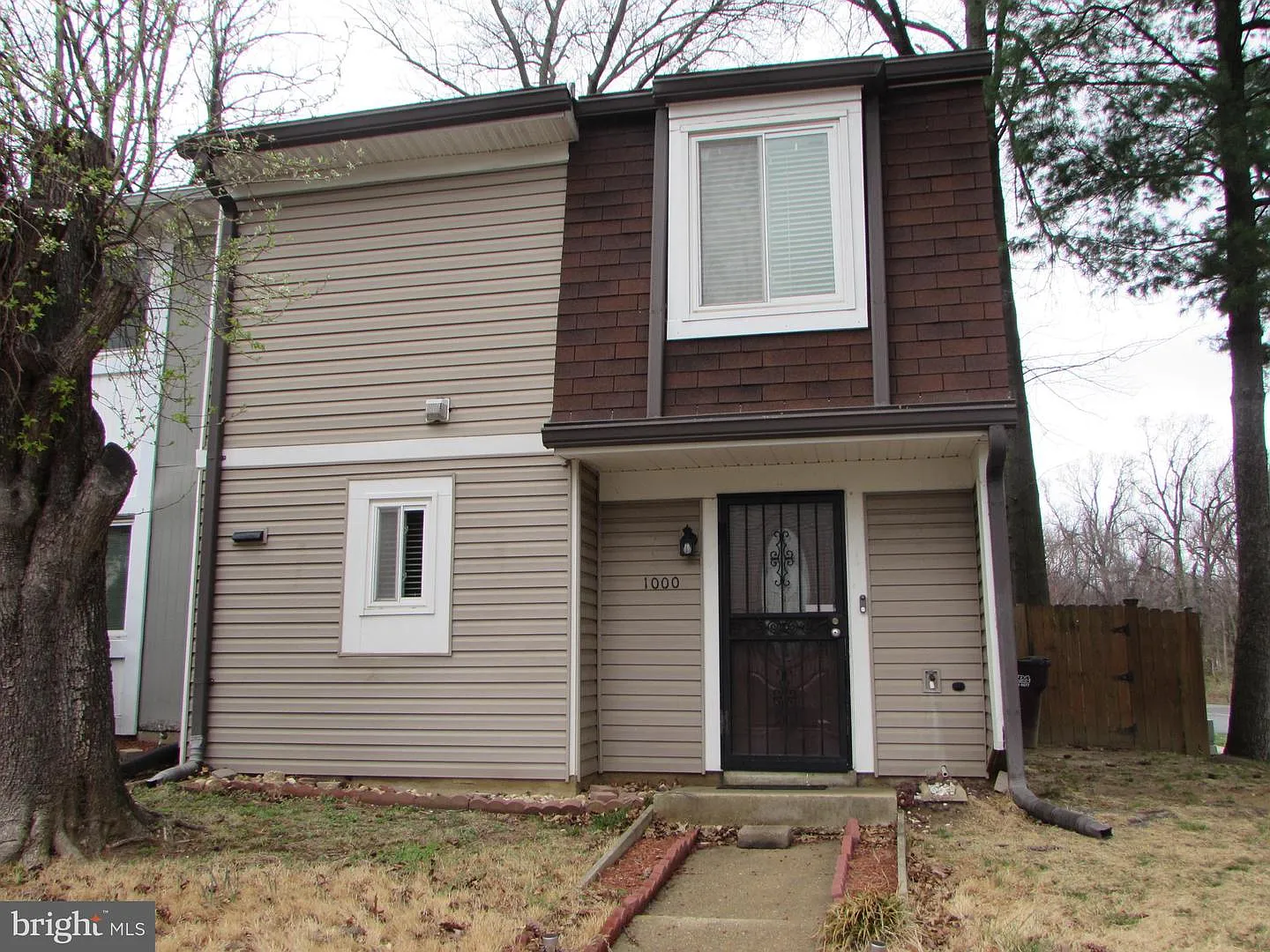 1000 Fairford Way photo 1