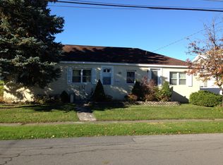 235 Berwick Rd N, Syracuse, NY 13208