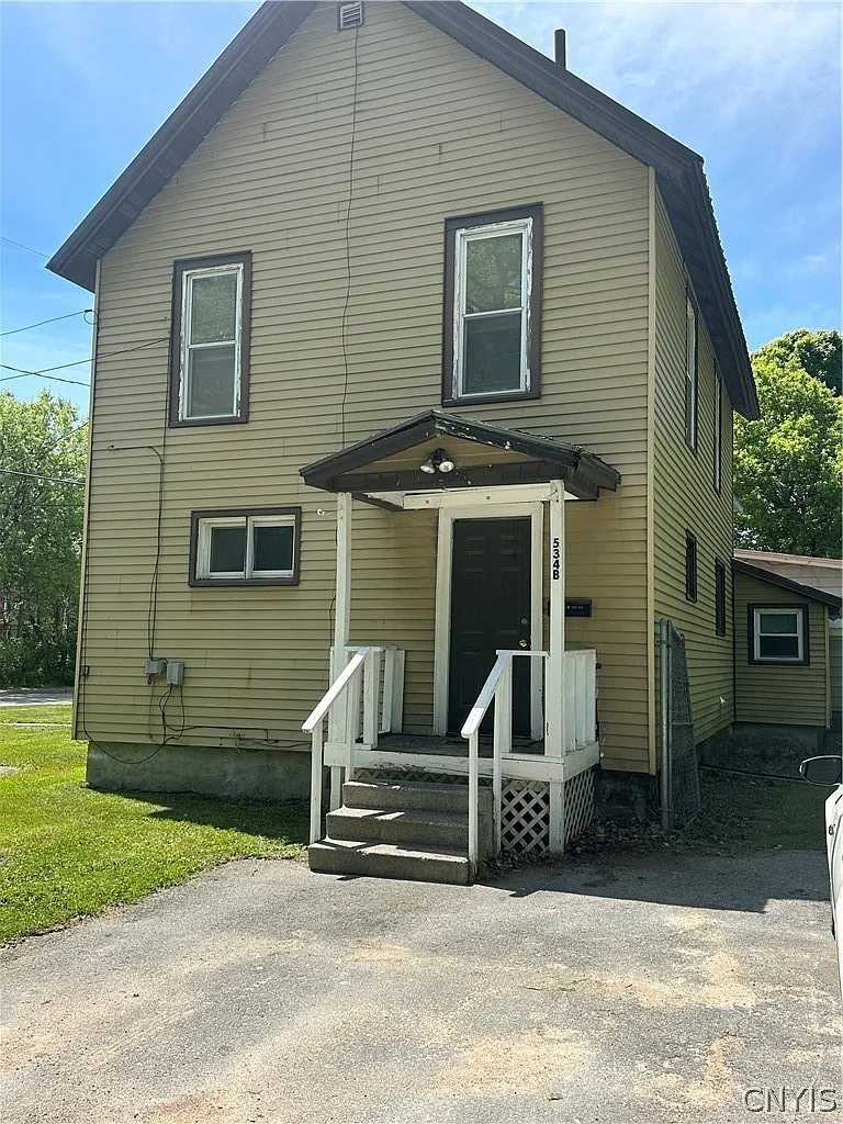 2 bed, 1.0 bath, 1740 sqft, $1,150 — Photo 1