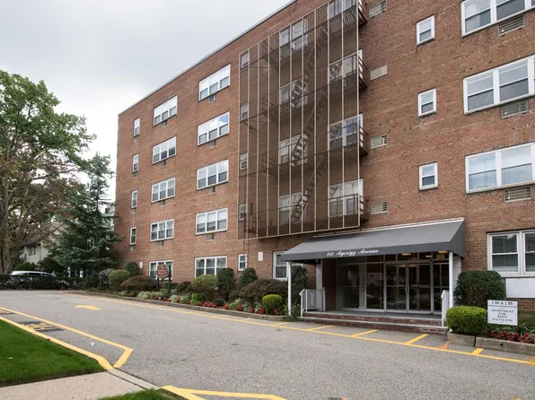 215 Aycrigg Ave, Passaic, NJ 07055