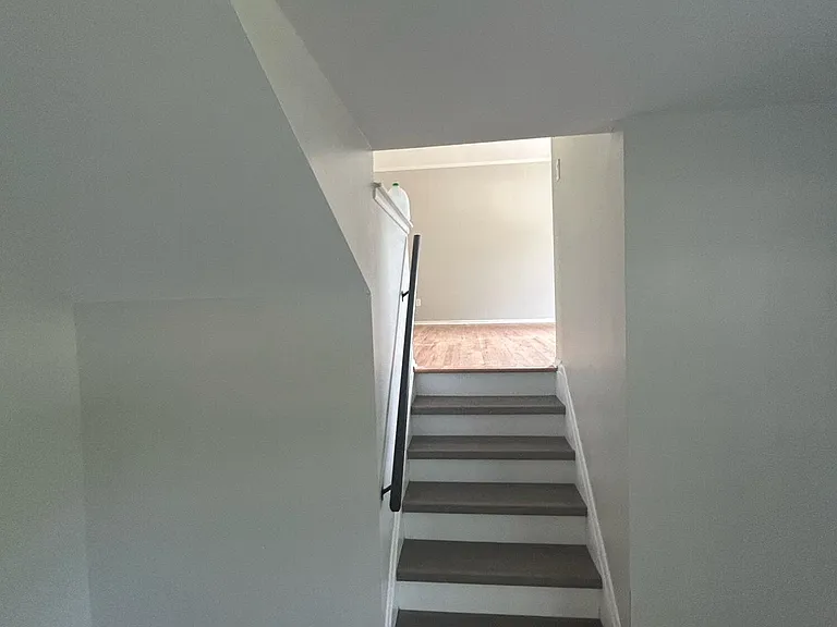 2930 Marshall St — Photo 13