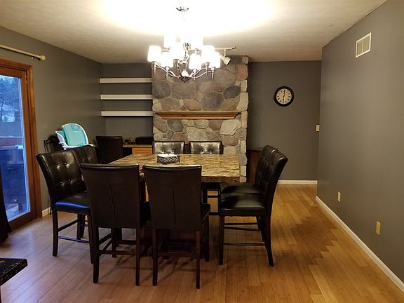 3rd image of 54310 Pleasant Valley Dr