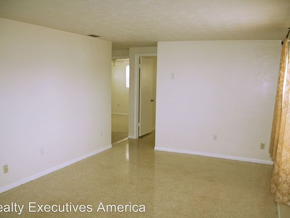 2nd image of 3917 Beechwood Dr
