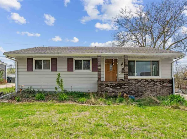 1719 Arizona Ave NE, Cedar Rapids, IA 52402