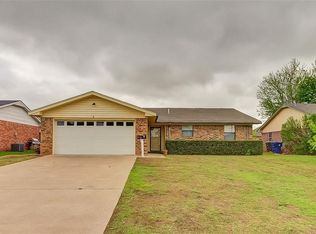 5 Hillcrest Dr, Chickasha, OK 73018