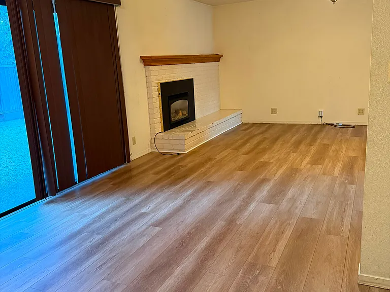 325 E Lancaster Dr — Photo 4