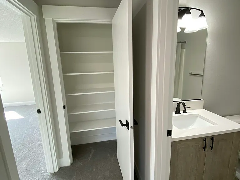 5835 NW Landing Dr — Photo 5