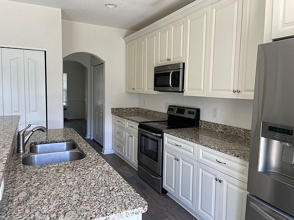 3rd image of 415 Munden Ave