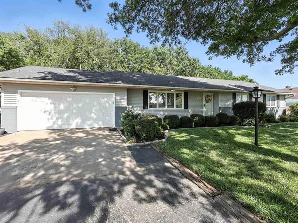 2840 SE Bennett Dr, Topeka, KS 66605