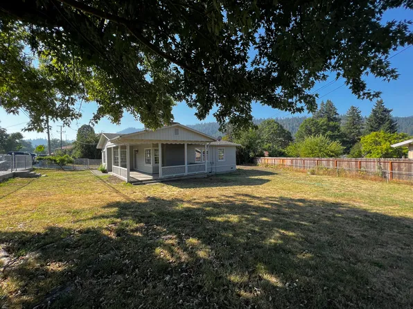 130 Humboldt Ave, Redway, CA 95560