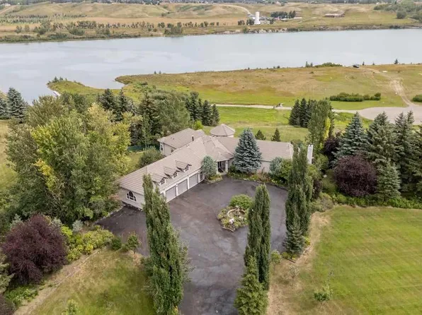 142 W Emerald Bay Dr, Rocky View County, AB T3Z 1E2
