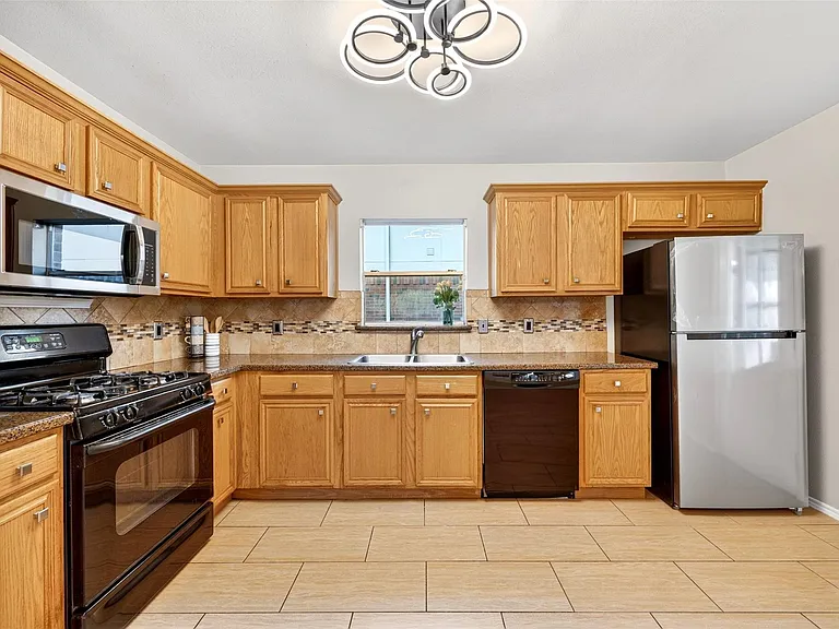 11526 Socorro Ln — Photo 16