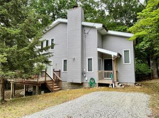 109 Clover Ln, East Stroudsburg, PA