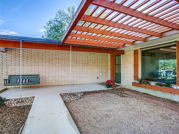 2nd image of 209 Oak Park Dr