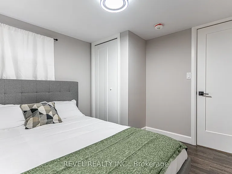 783 Queensdale Ave E #LOWER — Photo 6