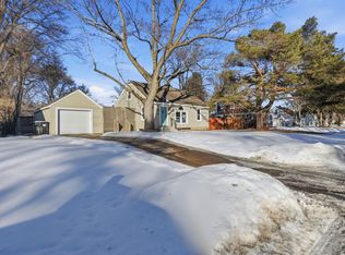 2455 Woodale Dr, Mounds View, MN 55112