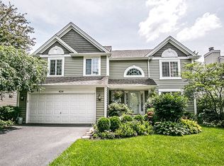 424 Bourbon Ln, Naperville, IL 60565