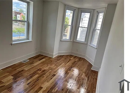 3 bed, $1,895 — Photo 3
