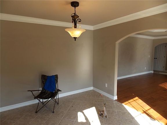 4th image of 14 Roessler Ln