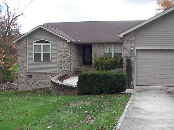 2nd image of 142 Sugarbush Cir