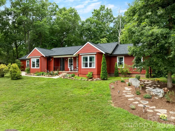 84 Greenwood Acres Dr, Mills River, NC 28759