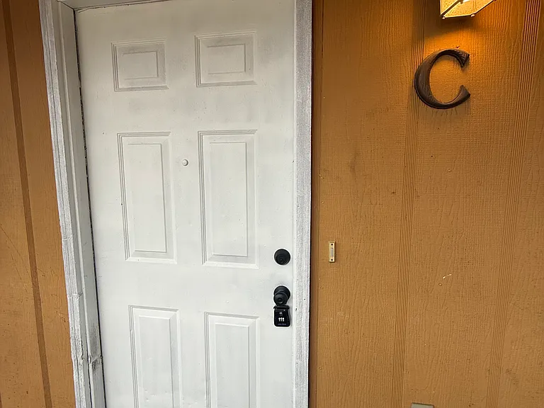 3850 Creighton Rd #7 — Photo 2