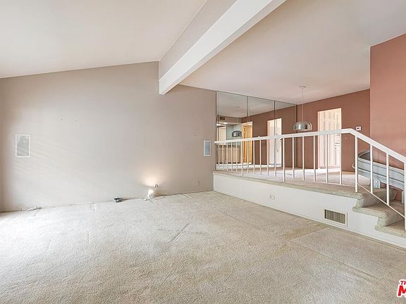 3rd image of 1726 Palisades Dr