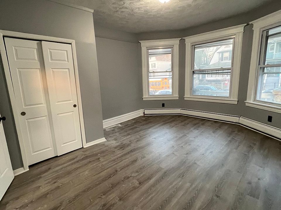 1st image of 279 Halsted St Floor 1