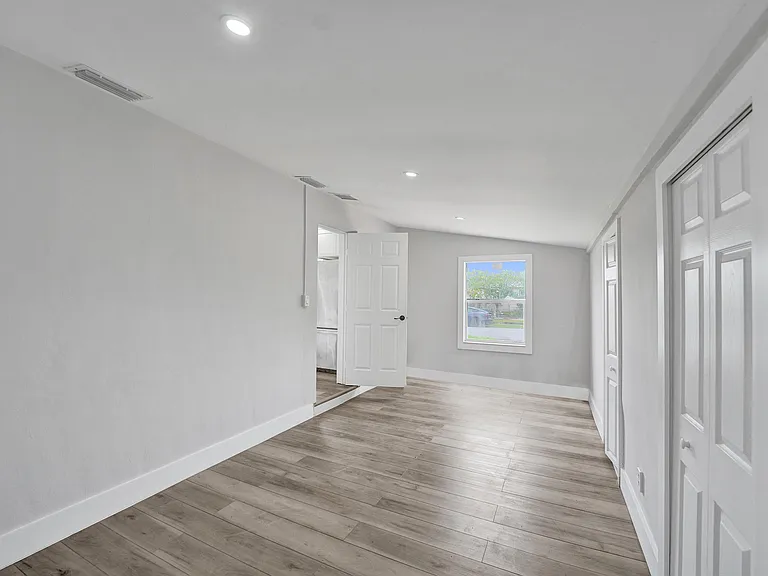 5601 SW 36th Ct — Photo 38