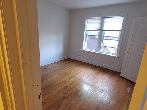 5th image of 2408 N Lawndale Ave #2W