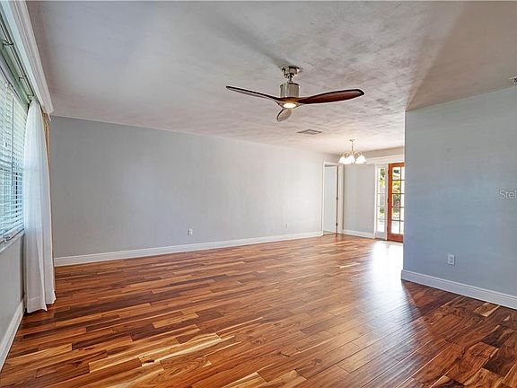 3rd image of 2449 Glenann Dr
