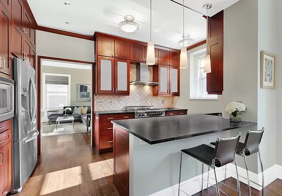 3rd image of 246 W End Ave #10DE