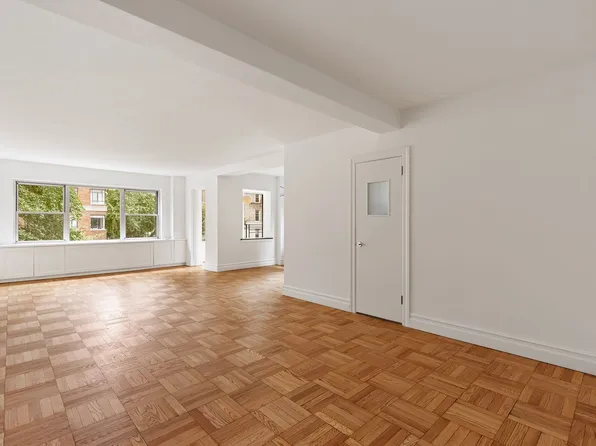 11 Fifth Avenue image 2 of 15