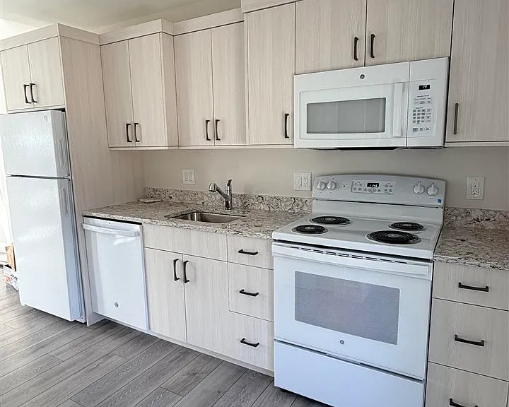 103 Esterly St #B — Photo 3