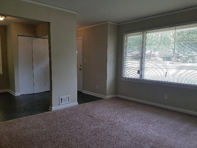 2nd image of 692 Patricia Dr