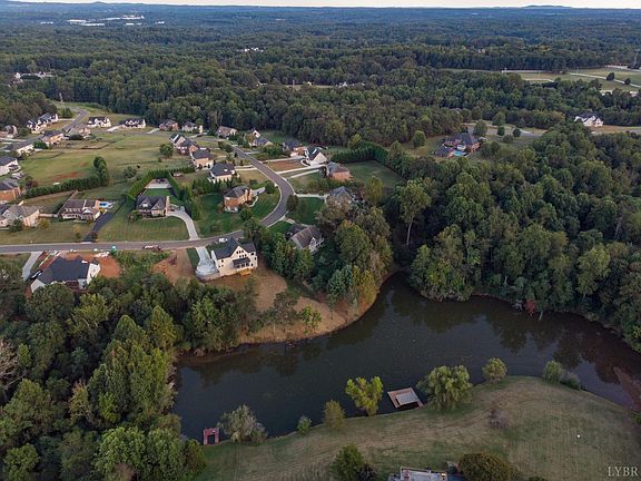 4th image of 226 Two Creek Dr