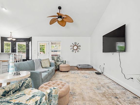 3rd image of 3518 Treasure Cir
