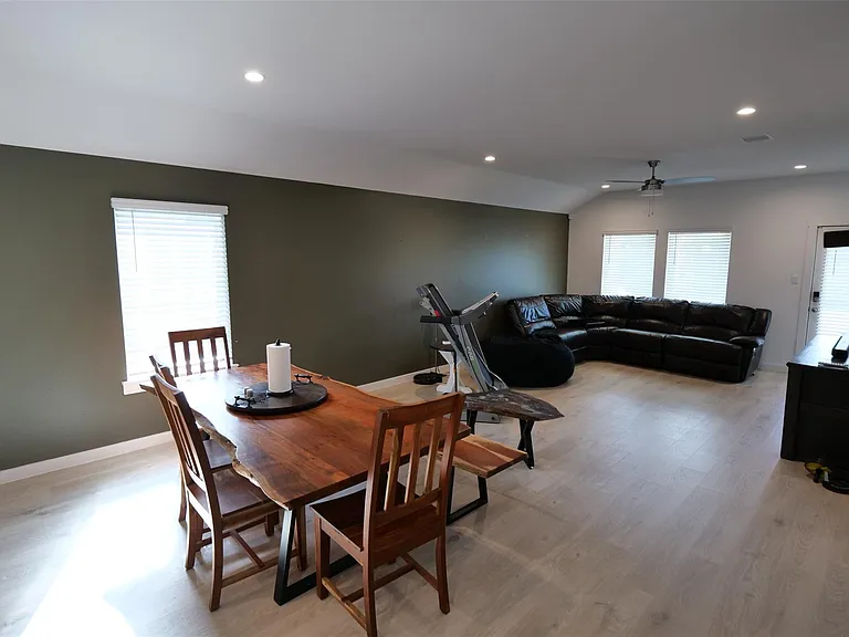 1303 Lucciola Ln — Photo 12