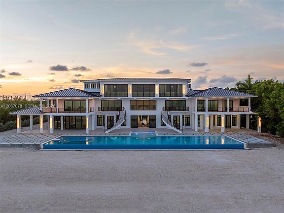4th image of 2405 Coco Plum Dr