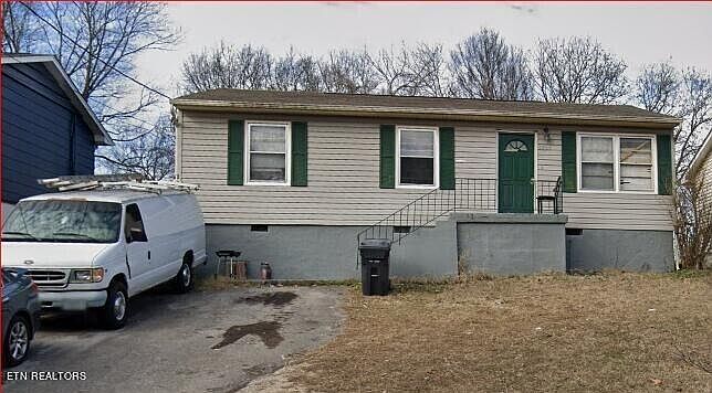 1st image of 3839 Skyline Dr