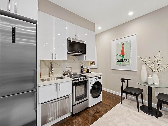 3rd image of 110 E 1st St APT 20