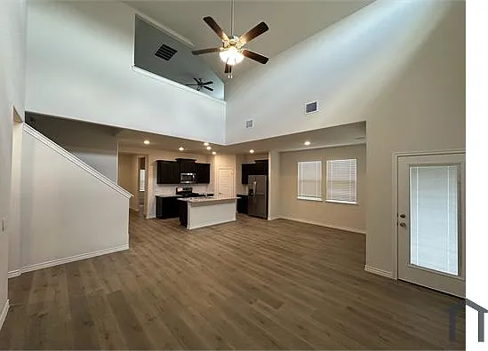 7217 Mayplace Dr — Photo 2