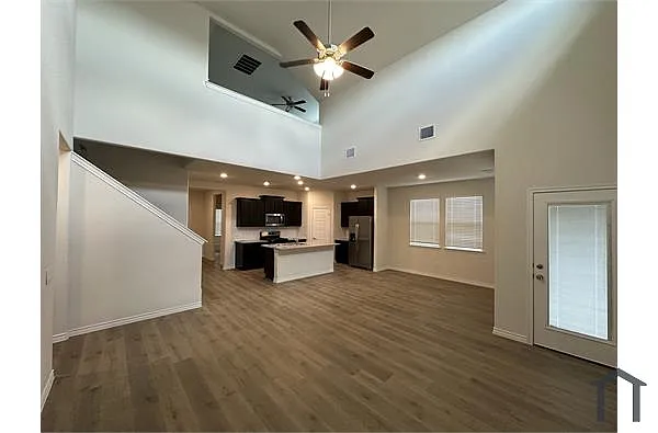 Building Photo - 7217 Mayplace Dr