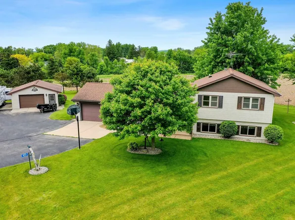 N951 Ruppel Ct, Dale, WI 54931