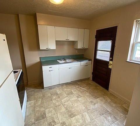 5th image of 3820 Mahoning Ave #8