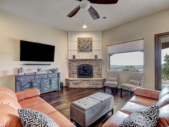 3rd image of 36 Woodlands Dr