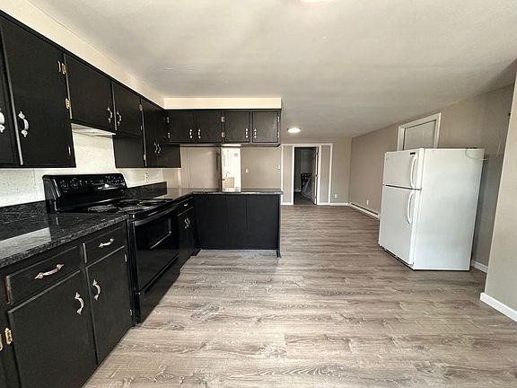 2nd image of 122 Main St #12